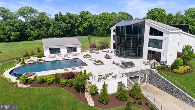 1245 S CREEK RD, West Chester, PA 19382