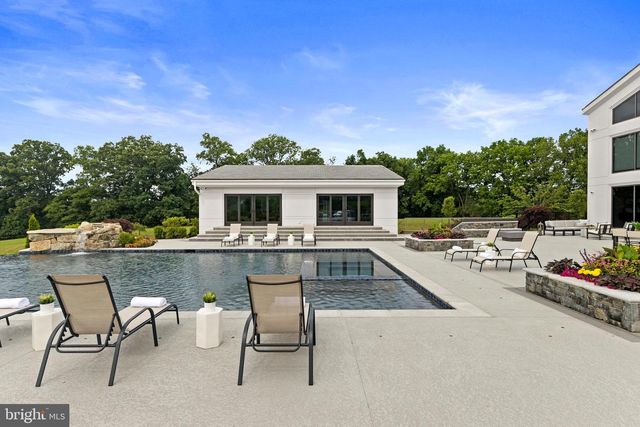 1245 S CREEK RD, West Chester, PA 19382
