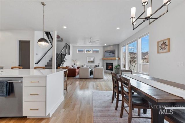 8448 W Brooks Dr, Boise, ID 83714