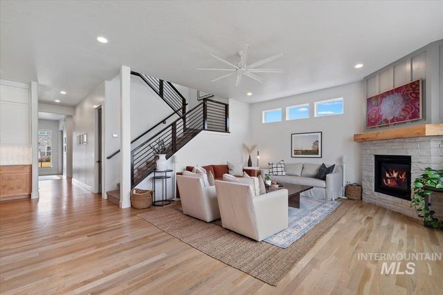 8448 W Brooks Dr, Boise, ID 83714