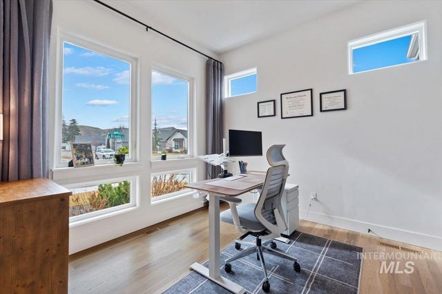 8448 W Brooks Dr, Boise, ID 83714