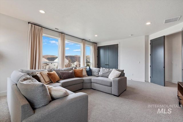 8448 W Brooks Dr, Boise, ID 83714