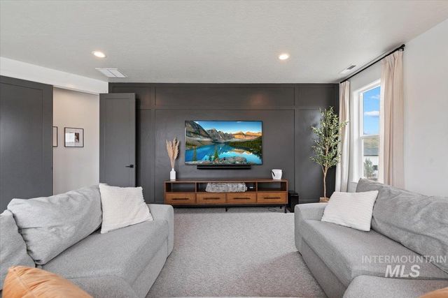 8448 W Brooks Dr, Boise, ID 83714