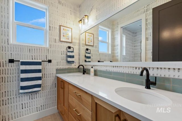 8448 W Brooks Dr, Boise, ID 83714