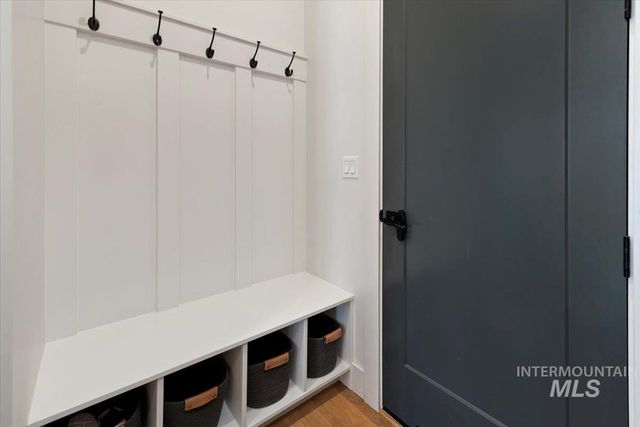 8448 W Brooks Dr, Boise, ID 83714