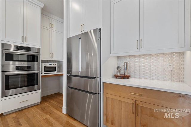 8448 W Brooks Dr, Boise, ID 83714