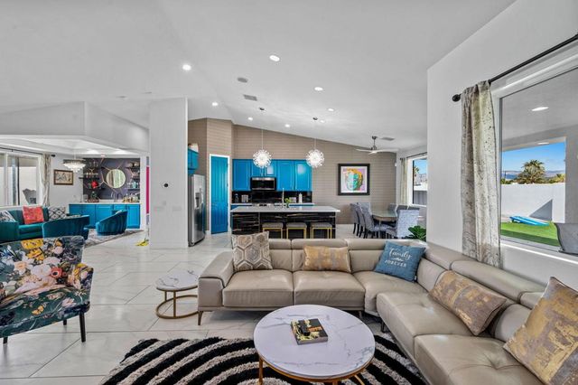 2932 N Sunrise Way, Palm Springs, CA 92262