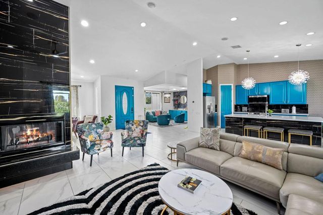 2932 N Sunrise Way, Palm Springs, CA 92262