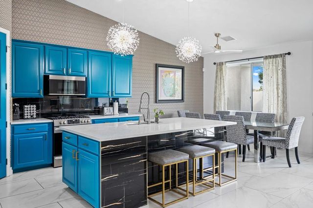 2932 N Sunrise Way, Palm Springs, CA 92262