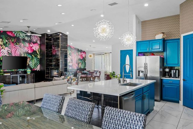 2932 N Sunrise Way, Palm Springs, CA 92262