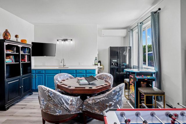 2932 N Sunrise Way, Palm Springs, CA 92262