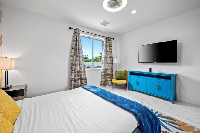 2932 N Sunrise Way, Palm Springs, CA 92262