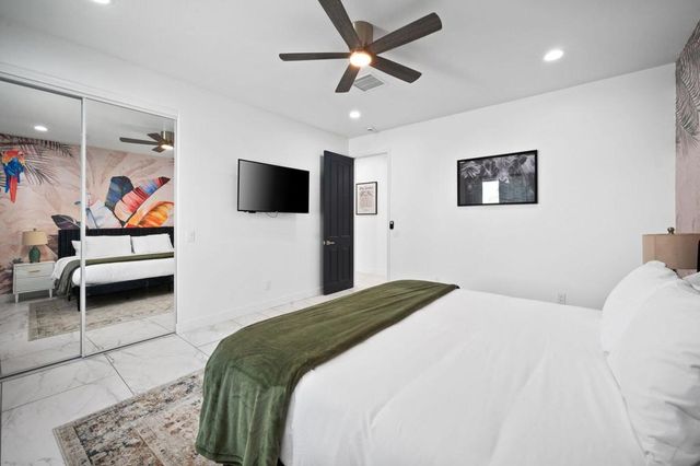 2932 N Sunrise Way, Palm Springs, CA 92262