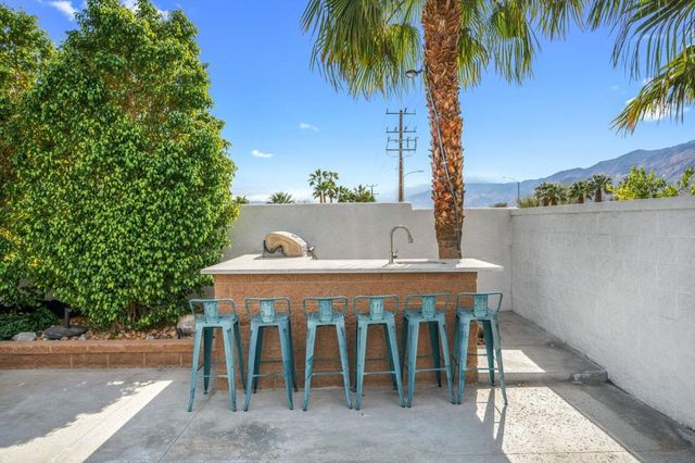 2932 N Sunrise Way, Palm Springs, CA 92262