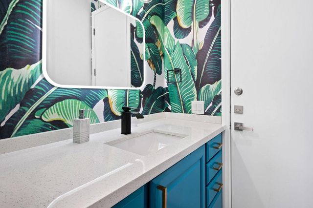 2932 N Sunrise Way, Palm Springs, CA 92262