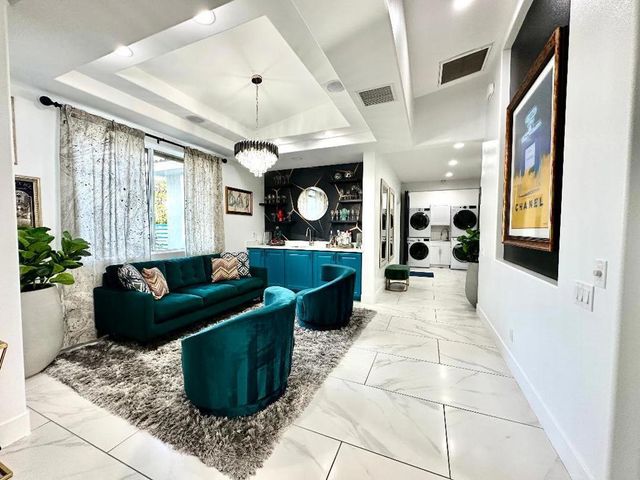 2932 N Sunrise Way, Palm Springs, CA 92262