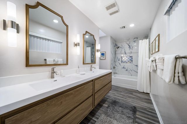 7377 Eads Ave., La Jolla, CA 92037