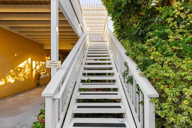 7377 Eads Ave., La Jolla, CA 92037