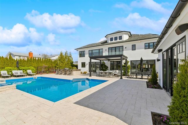 31 Shoal Drive, West Islip, NY 11795