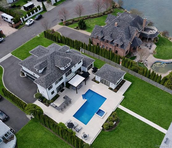 31 Shoal Drive, West Islip, NY 11795