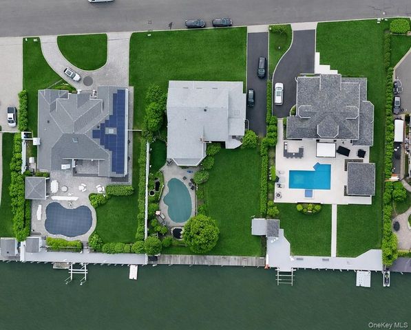 31 Shoal Drive, West Islip, NY 11795