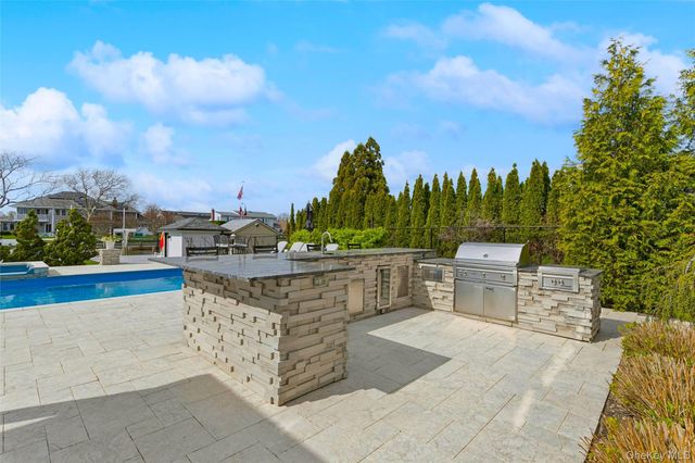 31 Shoal Drive, West Islip, NY 11795