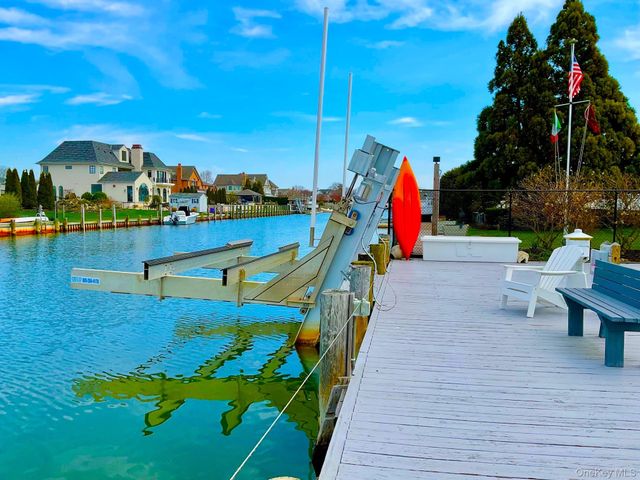 31 Shoal Drive, West Islip, NY 11795