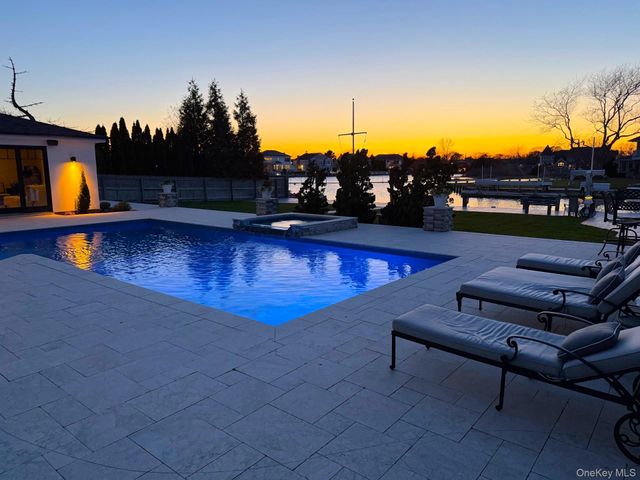31 Shoal Drive, West Islip, NY 11795