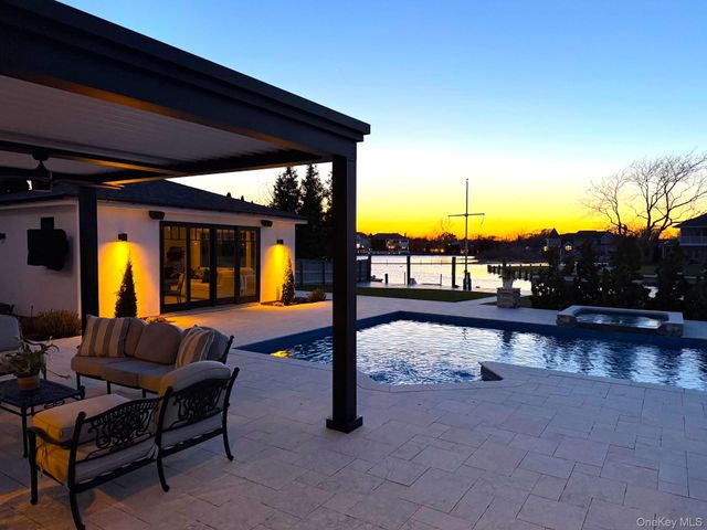 31 Shoal Drive, West Islip, NY 11795