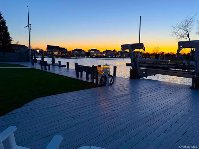 31 Shoal Drive, West Islip, NY 11795
