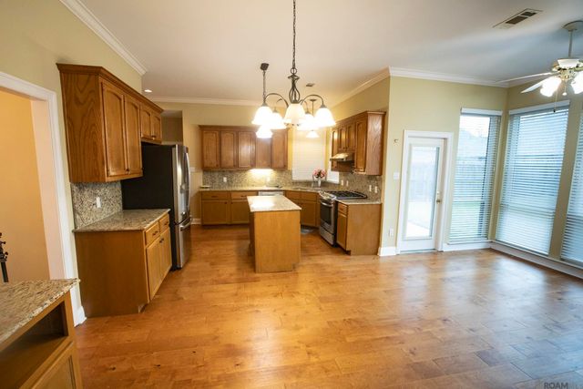 732 Troutbeck Dr, Baton Rouge, LA 70810