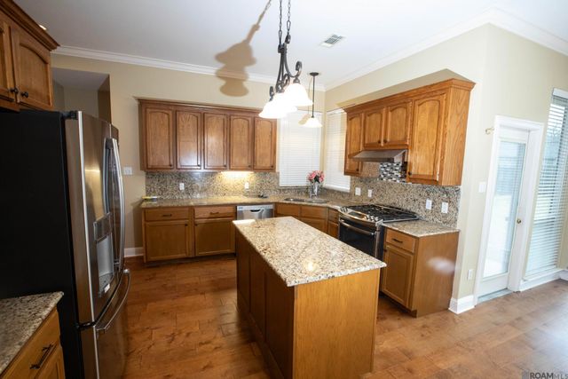 732 Troutbeck Dr, Baton Rouge, LA 70810