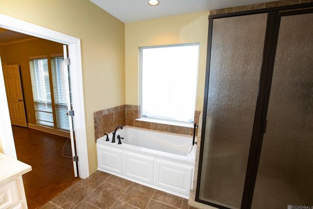 732 Troutbeck Dr, Baton Rouge, LA 70810