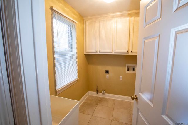 732 Troutbeck Dr, Baton Rouge, LA 70810