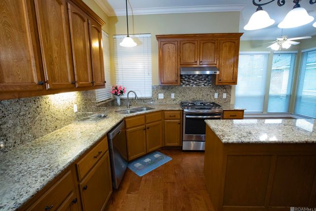 732 Troutbeck Dr, Baton Rouge, LA 70810