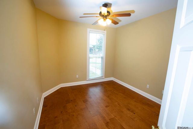 732 Troutbeck Dr, Baton Rouge, LA 70810