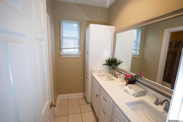 732 Troutbeck Dr, Baton Rouge, LA 70810