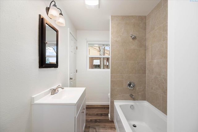 505 N 15th Ave, Pasco, WA 99301