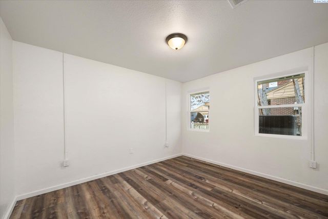 505 N 15th Ave, Pasco, WA 99301