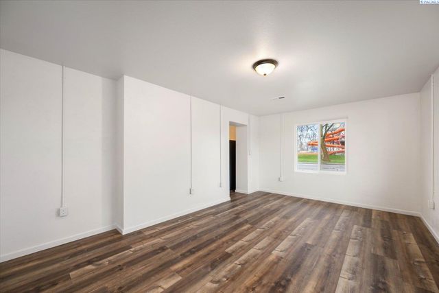 505 N 15th Ave, Pasco, WA 99301