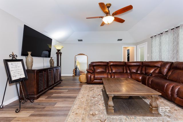 8011 Suzanne Way, Mobile, AL 36695