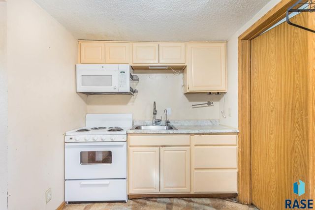 618 S Elmwood Ave Avenue, Sioux Falls, SD 57104