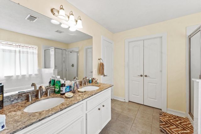 50 Cloverdale Court, Montgomery, TX 77356