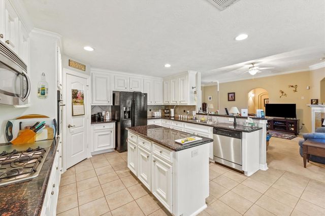 50 Cloverdale Court, Montgomery, TX 77356