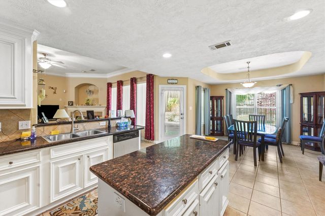 50 Cloverdale Court, Montgomery, TX 77356