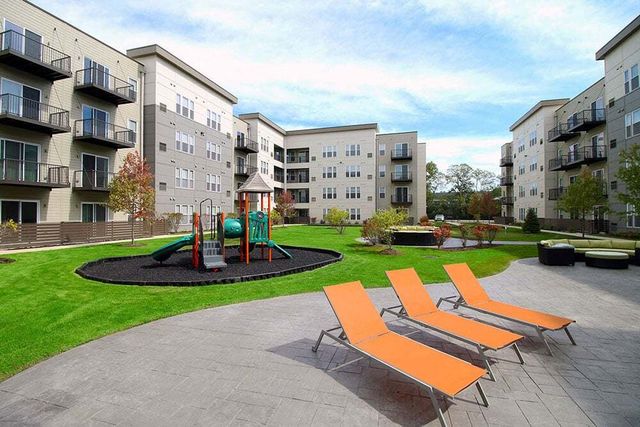18W070 Royce Boulevard 410, Oakbrook Terrace, IL 60181