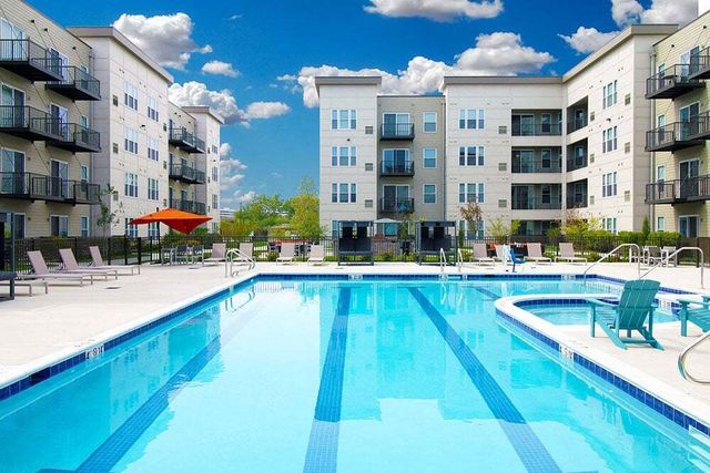 18W070 Royce Boulevard 410, Oakbrook Terrace, IL 60181