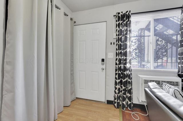 27 W 8th Avenue, Columbus, OH 43201