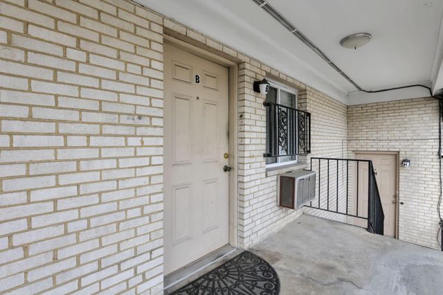 27 W 8th Avenue, Columbus, OH 43201