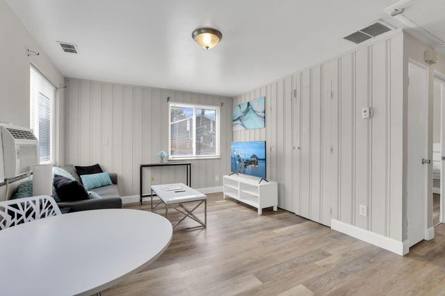 27 W 8th Avenue, Columbus, OH 43201